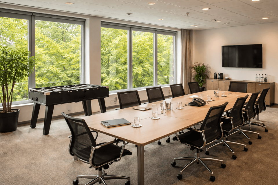 Heller Konferenzraum der SEO Agentur in Wiesbaden